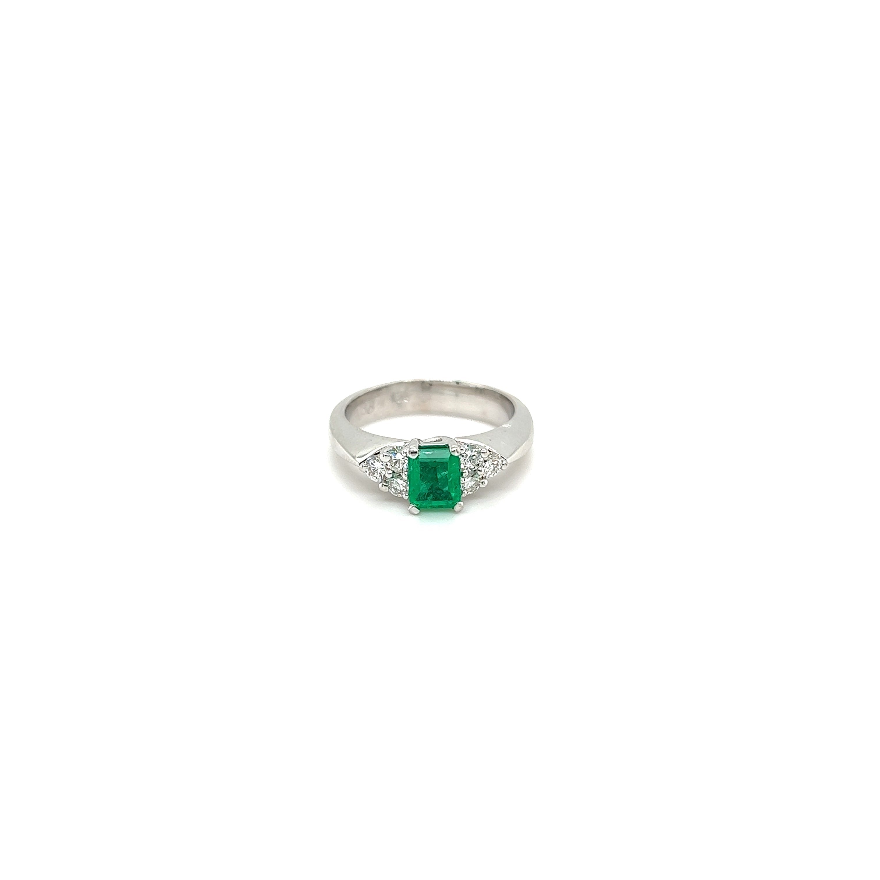 White Gold 18k Diamond and Green Emerald Ring | I&I Diamonds in Coconut Creek, FL