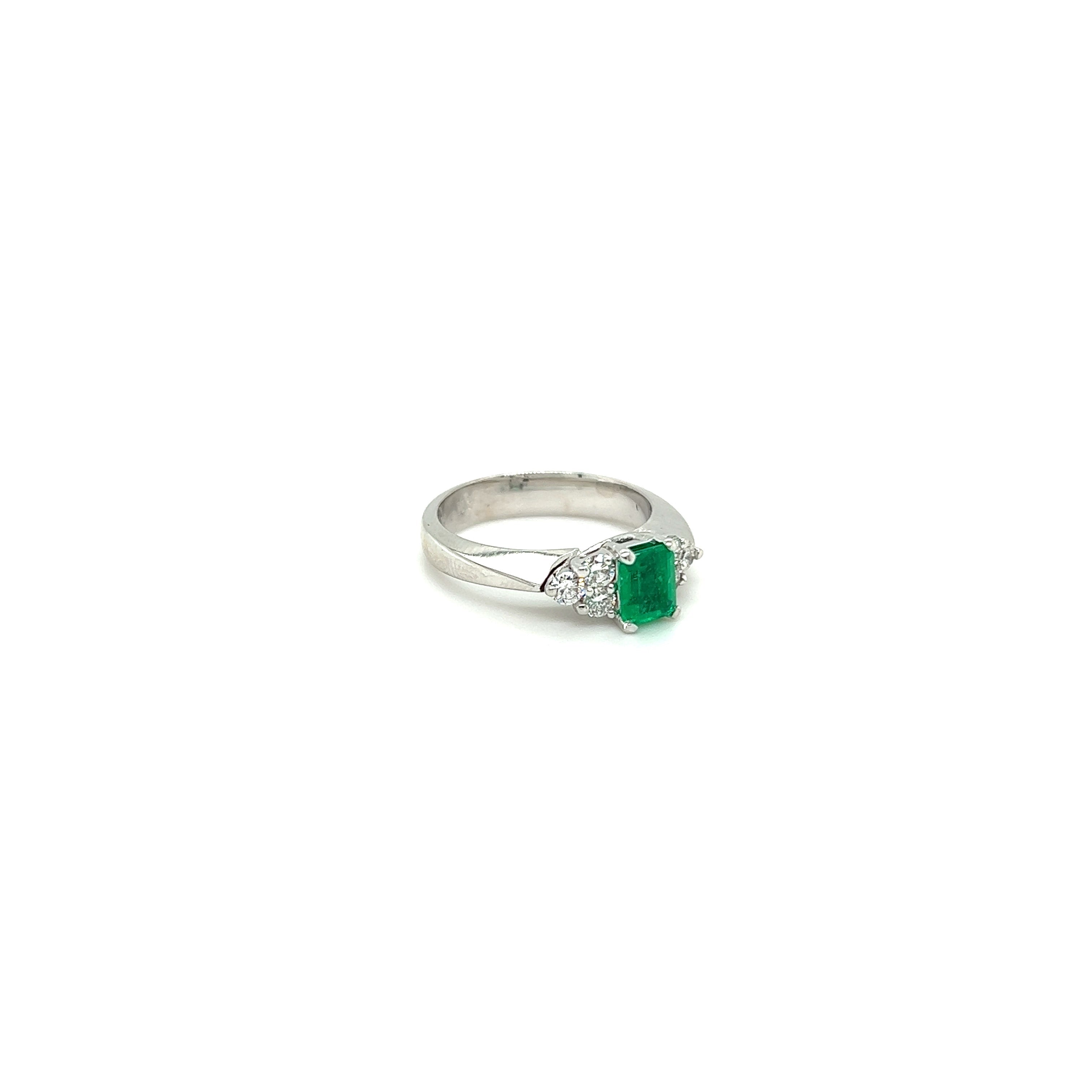 White Gold 18k Diamond and Green Emerald Ring | I&I Diamonds in Coconut Creek, FL