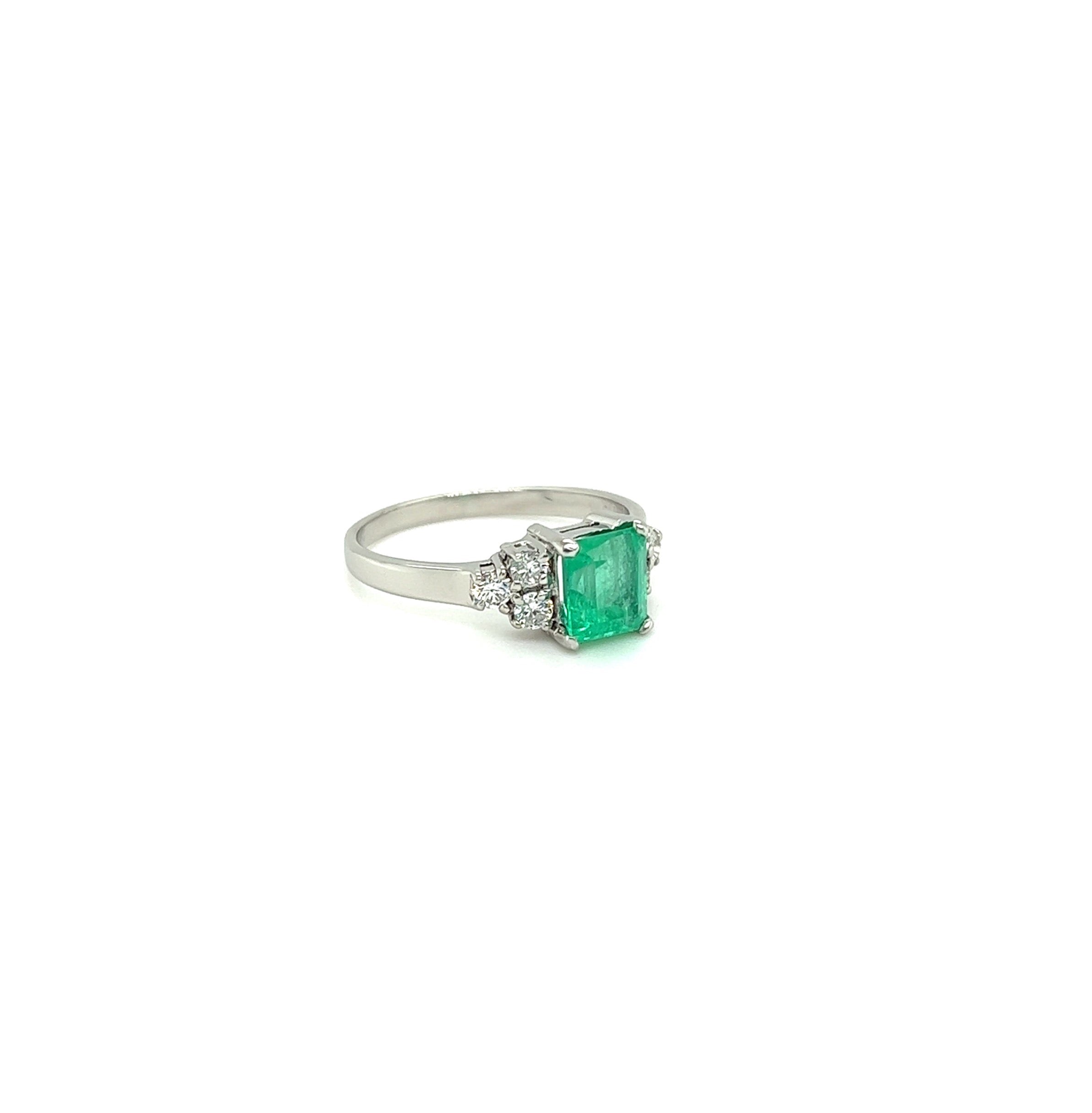 Platinum Diamond and Green Emerald Ring | I&I Diamonds in Coconut Creek, FL